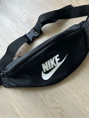 Nike Heritage Waist Bag Pack